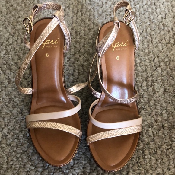 Italian wedge - Picture 1 of 3